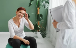 Resize Front View Smiley Elder Woman Covid Recovery Doing Physical Exercises